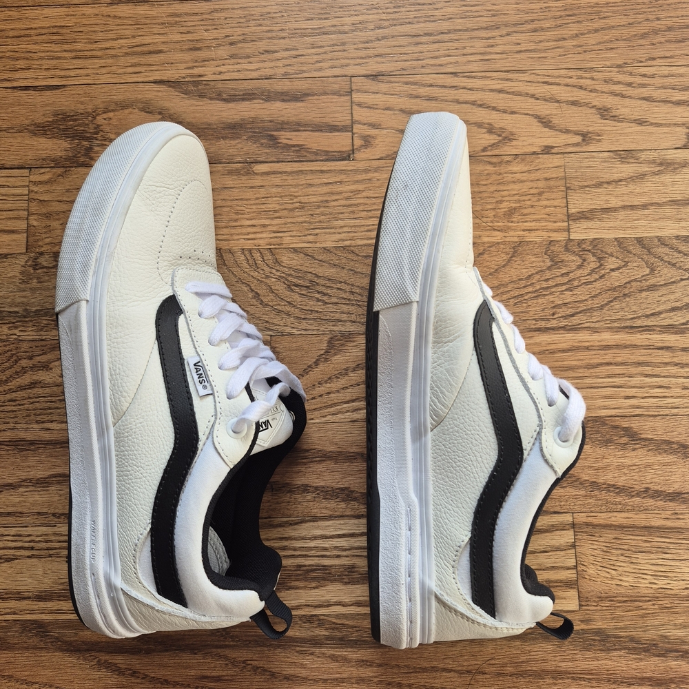 Vans Classic White and Black Low-Top Sneakers - Size 9 (EU 42)